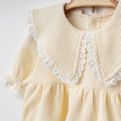 Üçgen Yakalı Takım