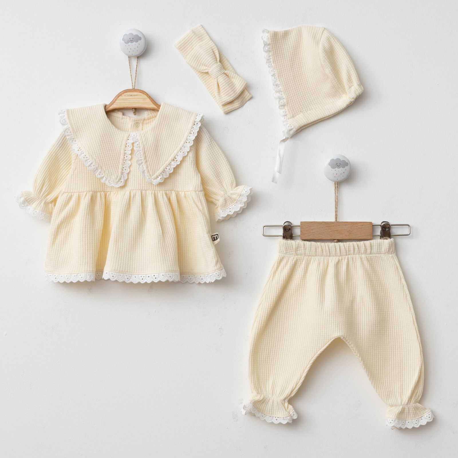 Üçgen Yakalı Takım