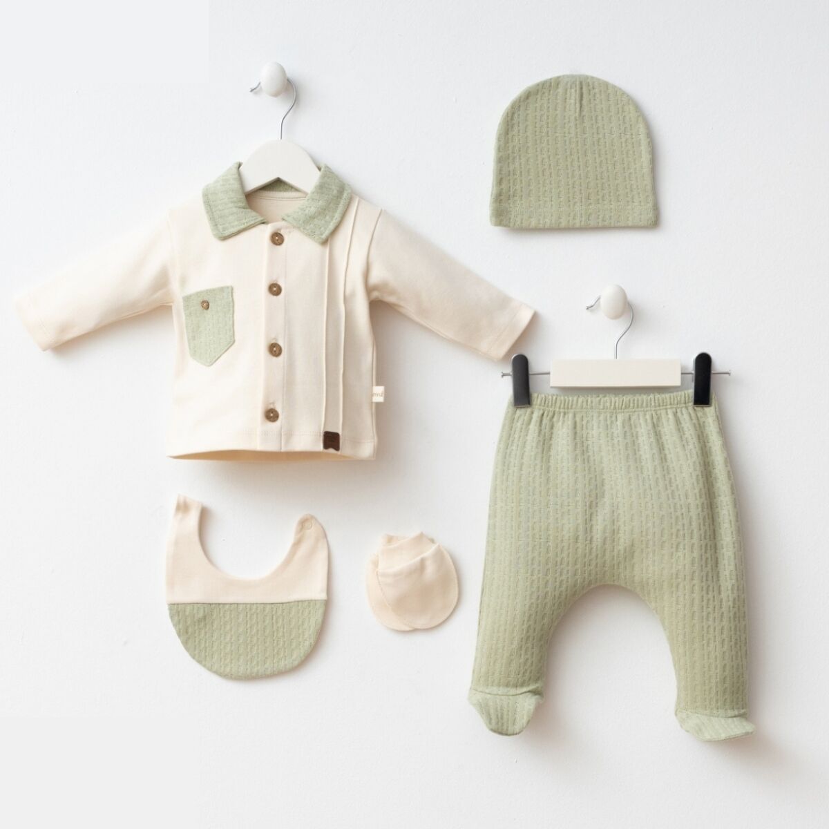 Cep Detaylı Düğmeli 5'li Hastane Seti Yeşil